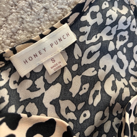 Honey Punch crossover camisole leopard print blouse Small - Picture 11 of 13